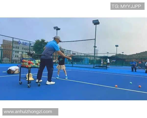 网球盛宴：深入探讨杭州网球队的耐力训练与竞技精神